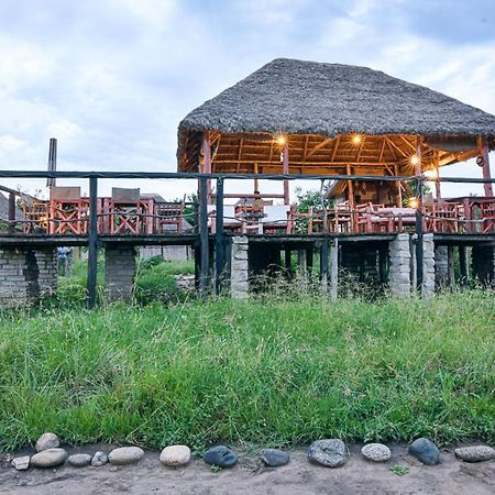 Kazinga Wilderness Safari Camp Hotel คาเซเซ ภายนอก รูปภาพ