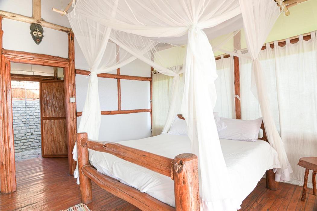 Kazinga Wilderness Safari Camp Hotel คาเซเซ ภายนอก รูปภาพ