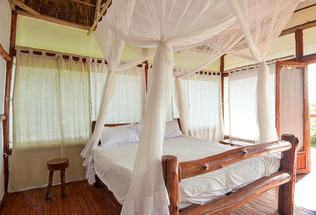 Kazinga Wilderness Safari Camp Hotel คาเซเซ ภายนอก รูปภาพ