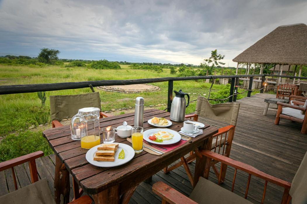 Kazinga Wilderness Safari Camp Hotel คาเซเซ ภายนอก รูปภาพ
