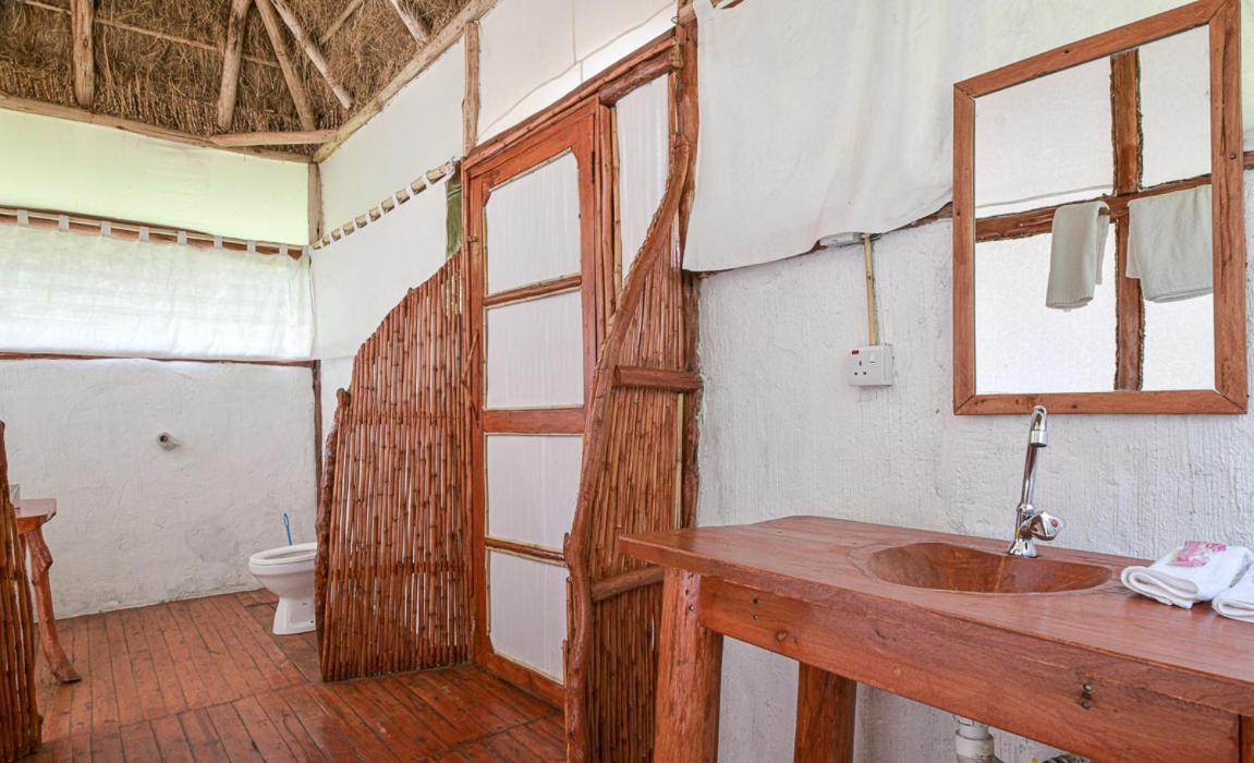 Kazinga Wilderness Safari Camp Hotel คาเซเซ ภายนอก รูปภาพ