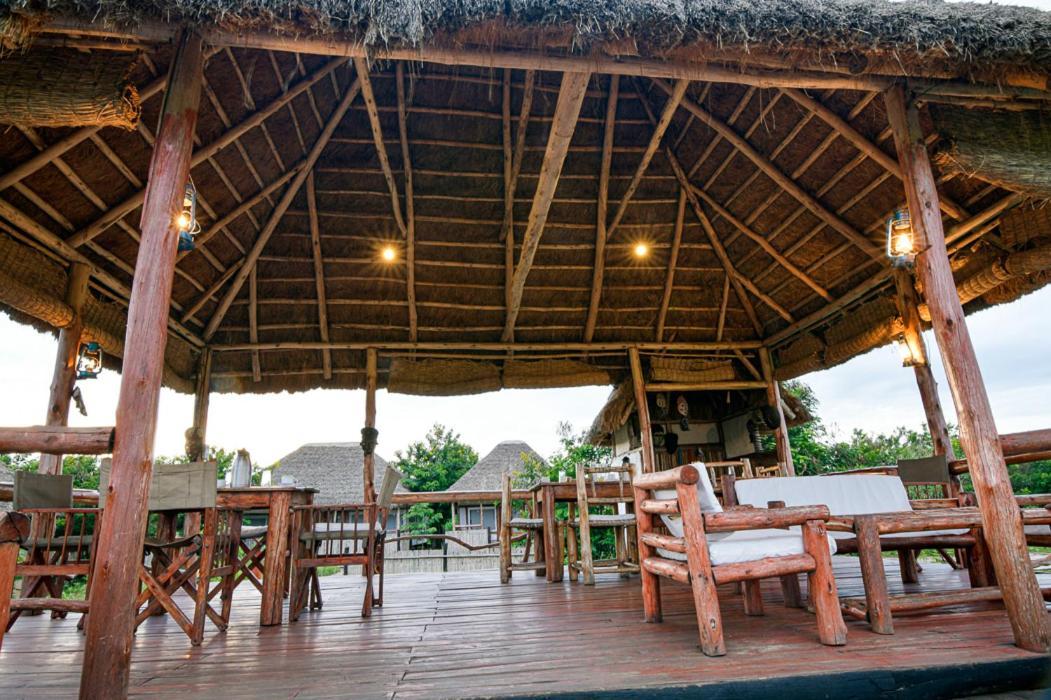 Kazinga Wilderness Safari Camp Hotel คาเซเซ ภายนอก รูปภาพ