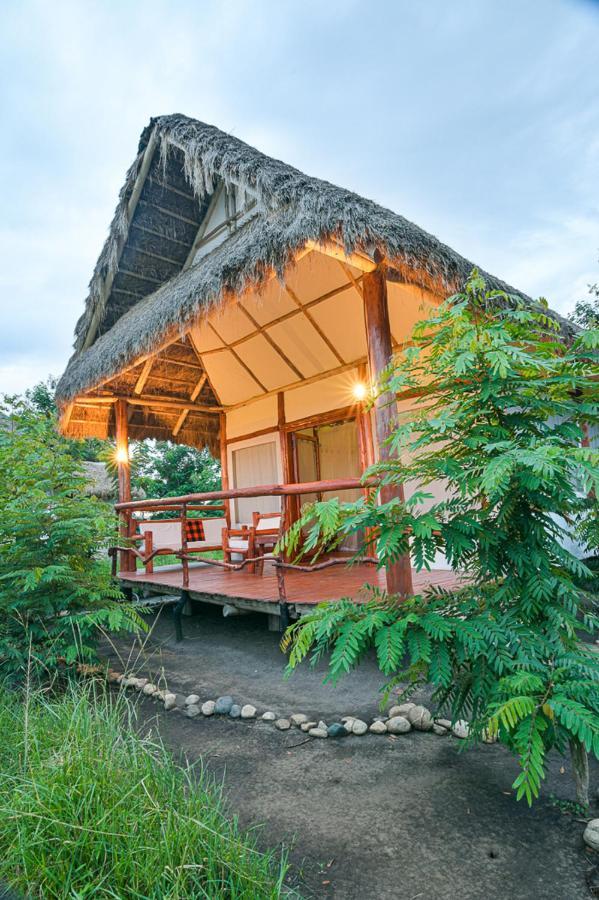 Kazinga Wilderness Safari Camp Hotel คาเซเซ ภายนอก รูปภาพ