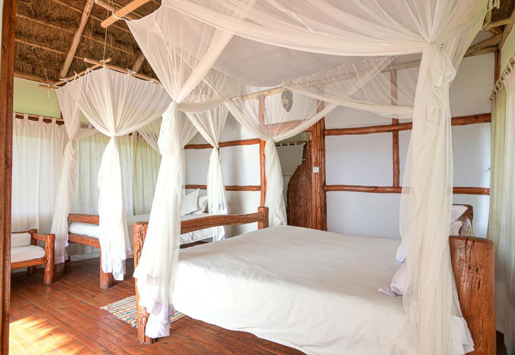 Kazinga Wilderness Safari Camp Hotel คาเซเซ ภายนอก รูปภาพ