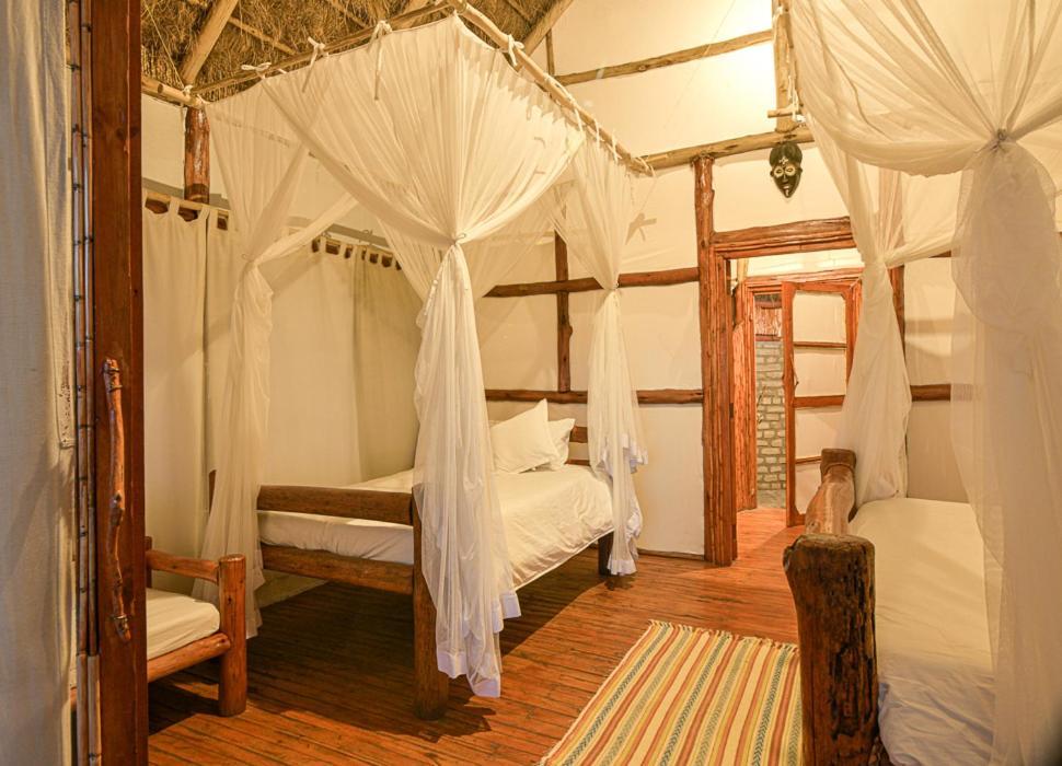 Kazinga Wilderness Safari Camp Hotel คาเซเซ ภายนอก รูปภาพ