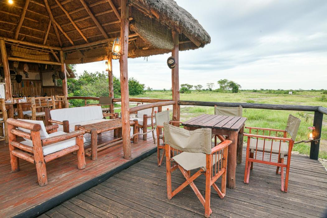 Kazinga Wilderness Safari Camp Hotel คาเซเซ ภายนอก รูปภาพ