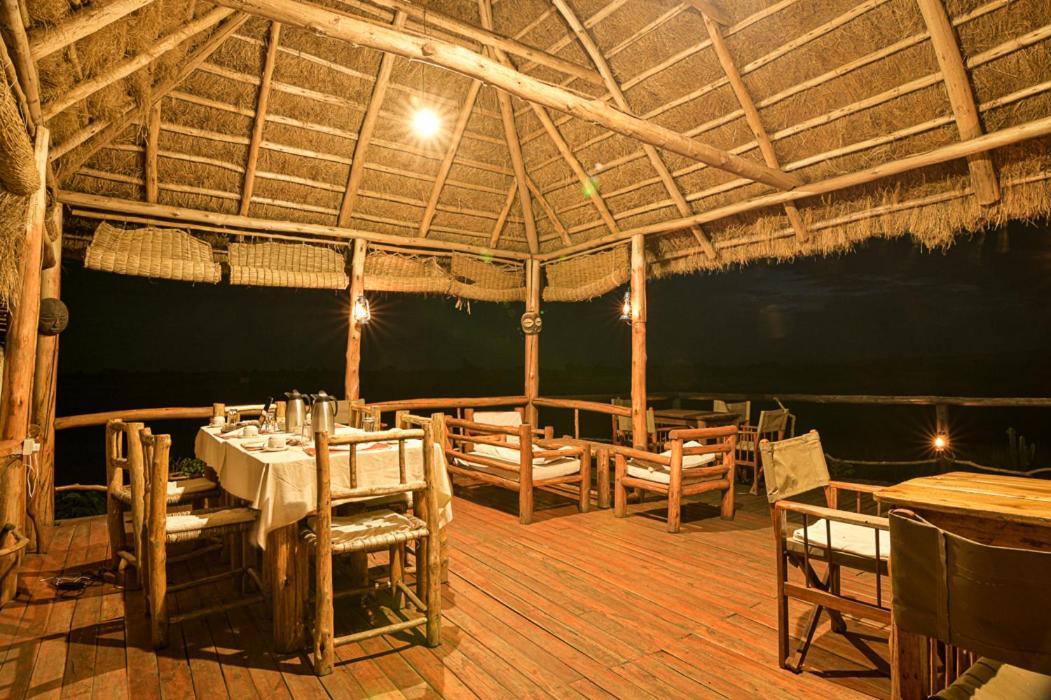 Kazinga Wilderness Safari Camp Hotel คาเซเซ ภายนอก รูปภาพ