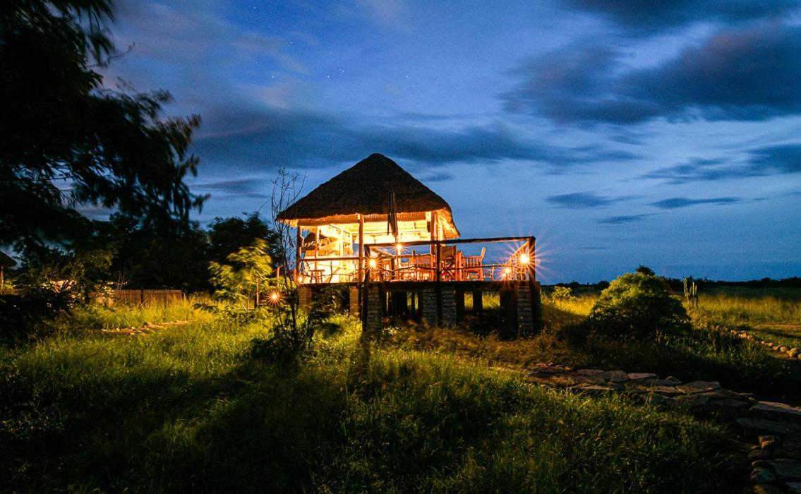 Kazinga Wilderness Safari Camp Hotel คาเซเซ ภายนอก รูปภาพ