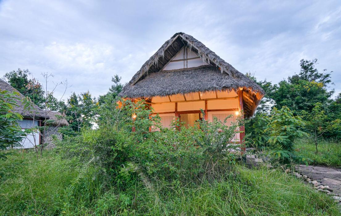 Kazinga Wilderness Safari Camp Hotel คาเซเซ ภายนอก รูปภาพ