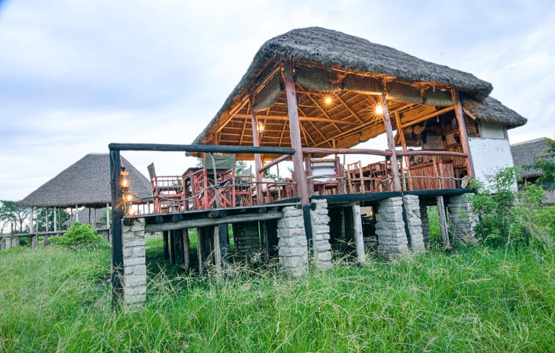 Kazinga Wilderness Safari Camp Hotel คาเซเซ ภายนอก รูปภาพ