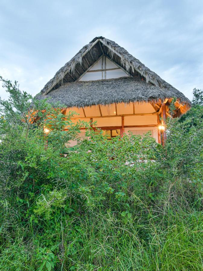 Kazinga Wilderness Safari Camp Hotel คาเซเซ ภายนอก รูปภาพ