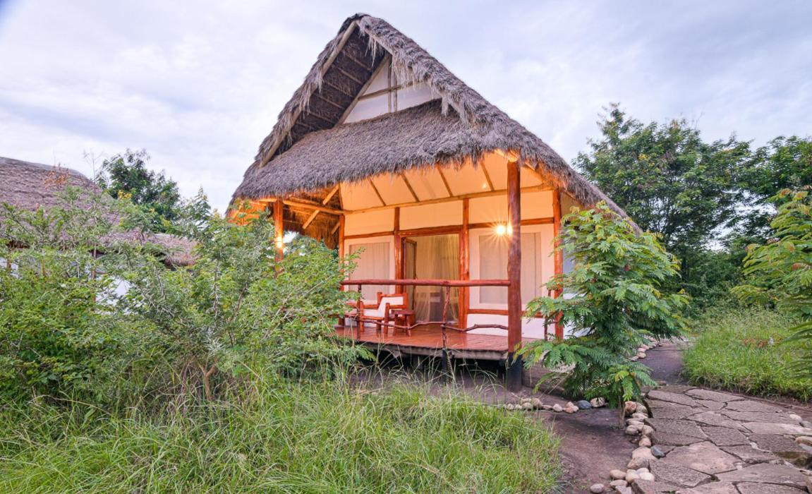 Kazinga Wilderness Safari Camp Hotel คาเซเซ ภายนอก รูปภาพ
