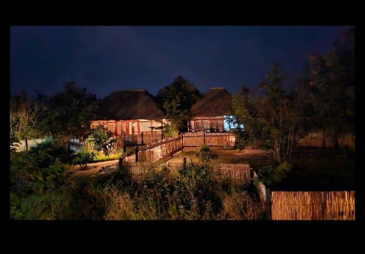 Kazinga Wilderness Safari Camp Hotel คาเซเซ ภายนอก รูปภาพ